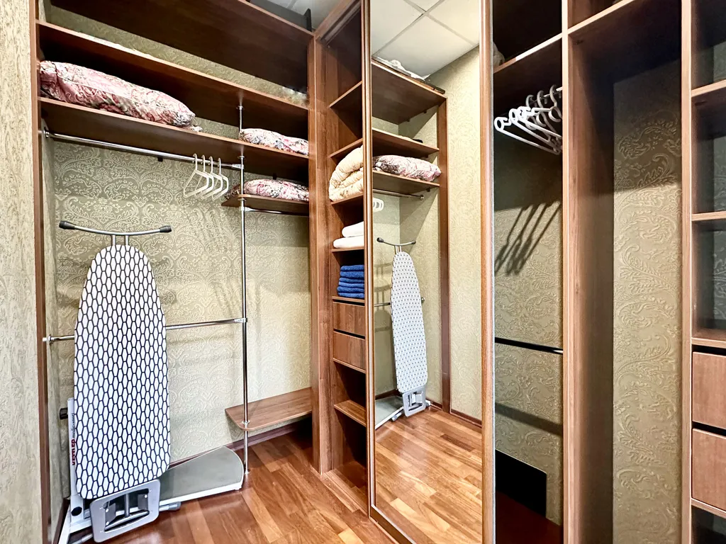 Стильная квартира с балконом и двумя санузлами