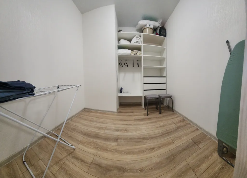 Евротрешка с терассой и выходом на бассеин