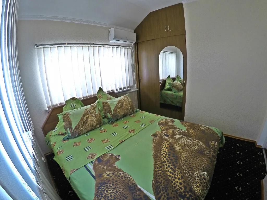 Дом в Ялте с бассейном и сауной