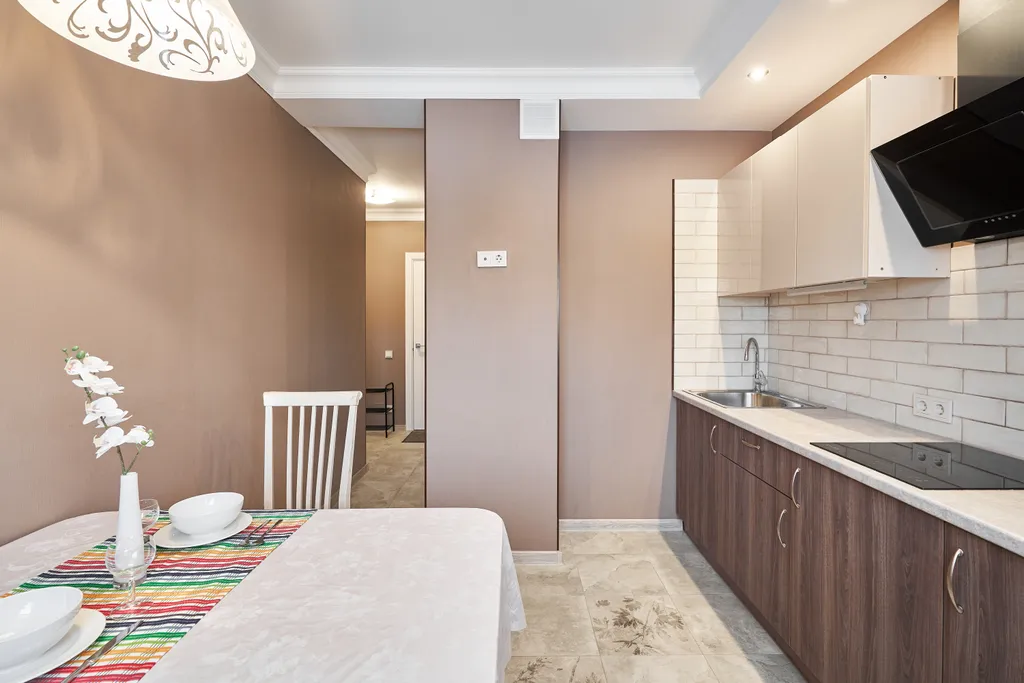 Свежая квартира с дизайнерским ремонтом недалеко от Спорттех Арены