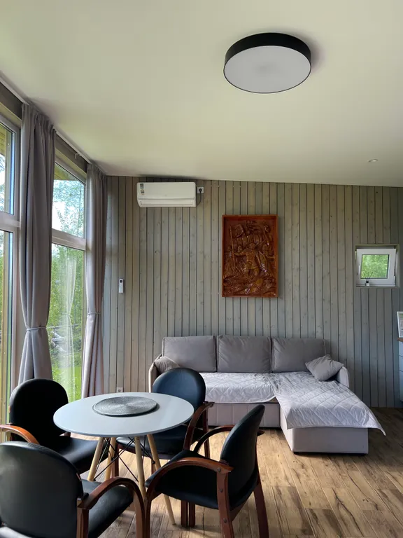 Уютный домик в живописном поселке на Красногвардейском озере