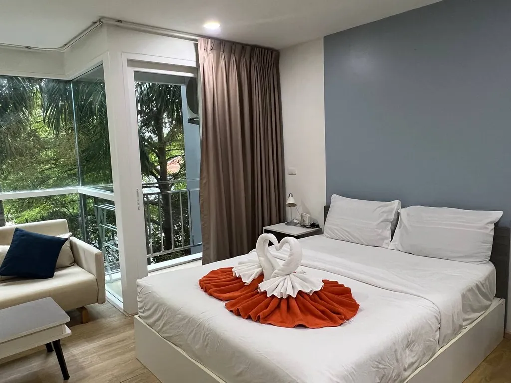 Ката Студия  после ремонта с отличным видом на сад в Ozone