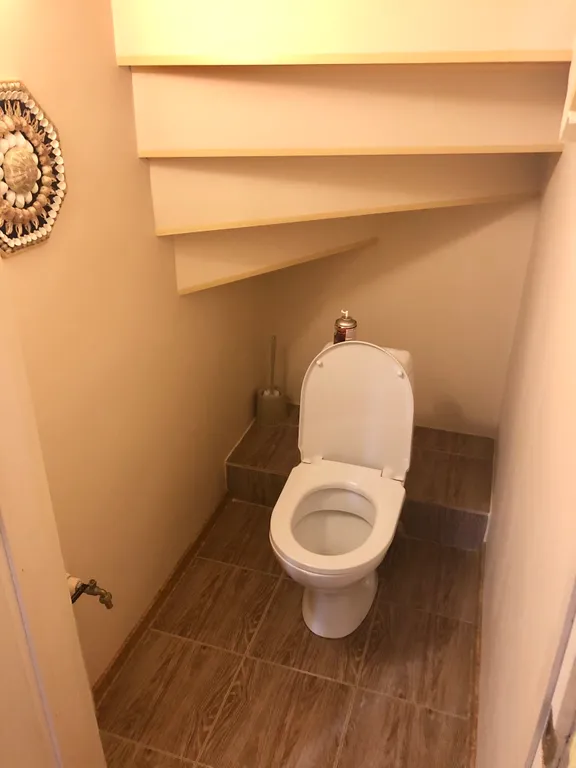 Дом с видом на сквер в центре города