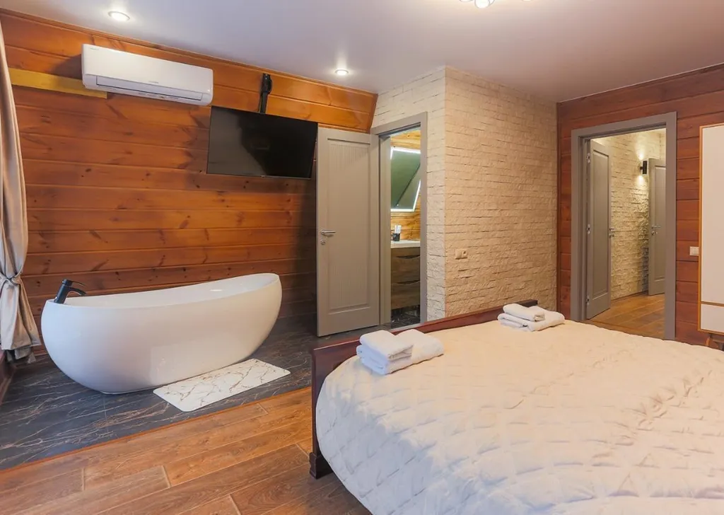 Большой дом a-frame в-небо с бассейном