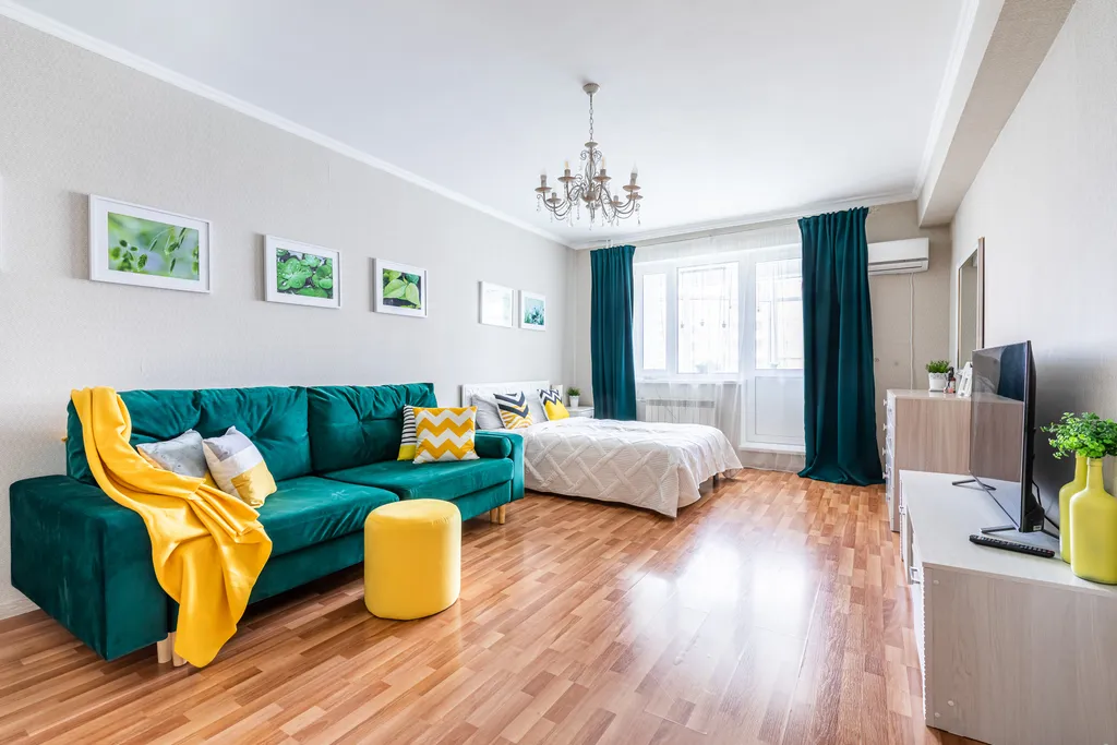 Уютная большая квартира с балконом для приятных вечеров — аренда посуточно в Казань