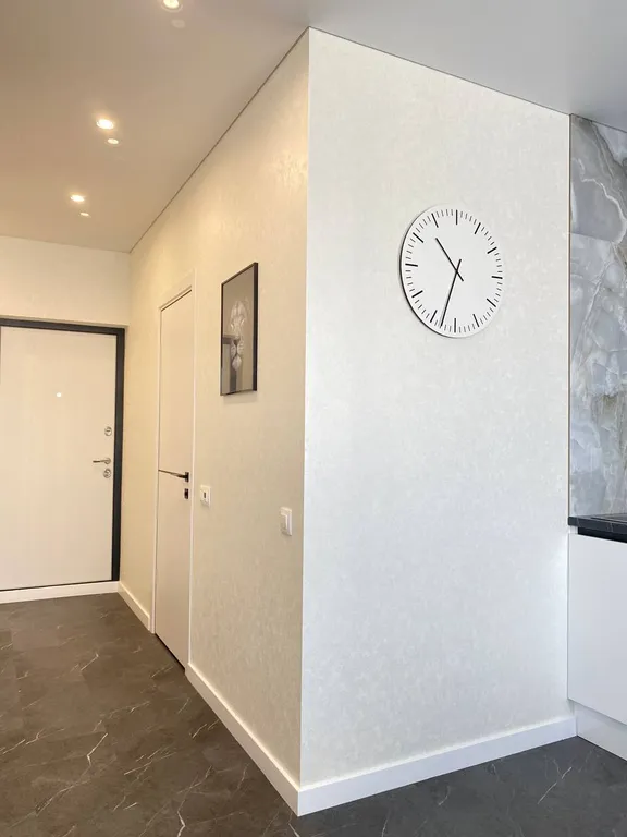 Шикарная квартира рядом трассой при заезде в город, со своей стоянкой