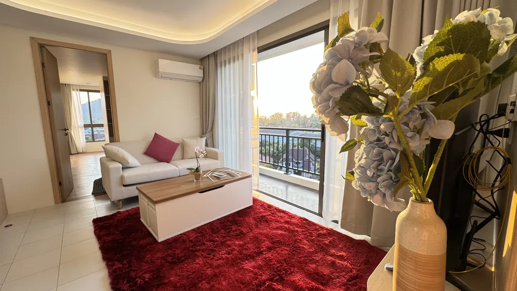 Двухкомнатная квартира у пляжа Камала с рабочим кабинетом, бассейном, залом