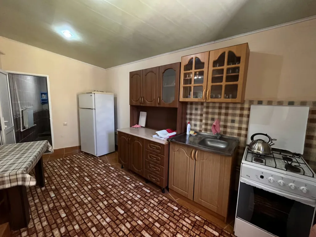 Коттедж Дом с тремя комнатами 8ми местный,недалеко от моря — Дербент