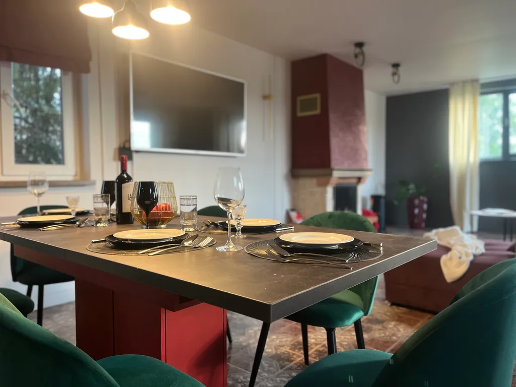 Коттедж на берегу Невы с lounge в гараже