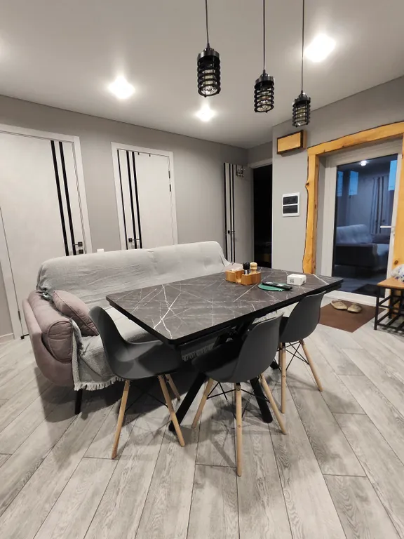 Уютный дом с баней из липы и уличным бассейном