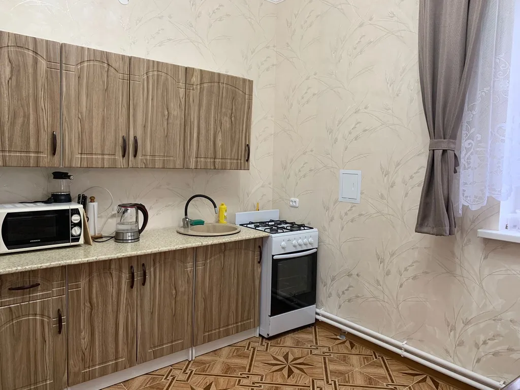 Двухэтажный дом с бассейном, верандой и видом на горы