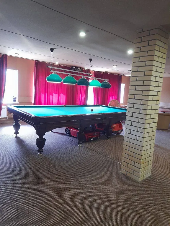 Дом с баней, бассейном и караоке