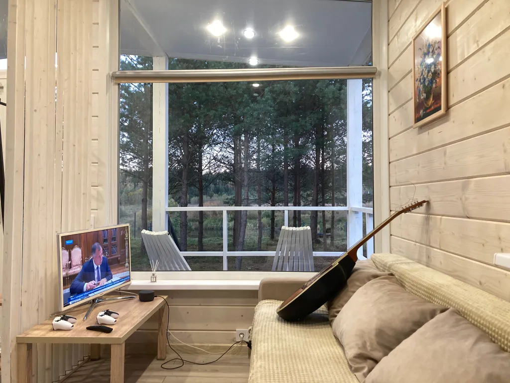 Дом на первой линии реки в тишине леса под Тверью