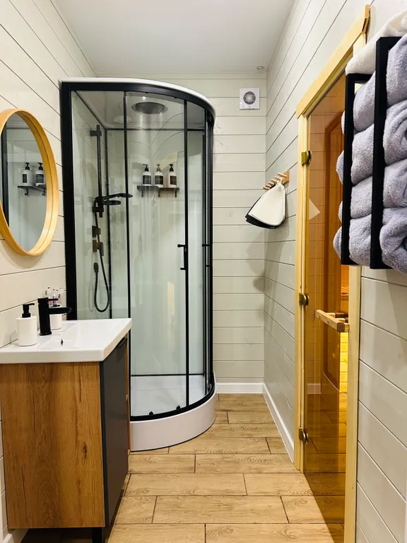 Загородный дом с видом на лес