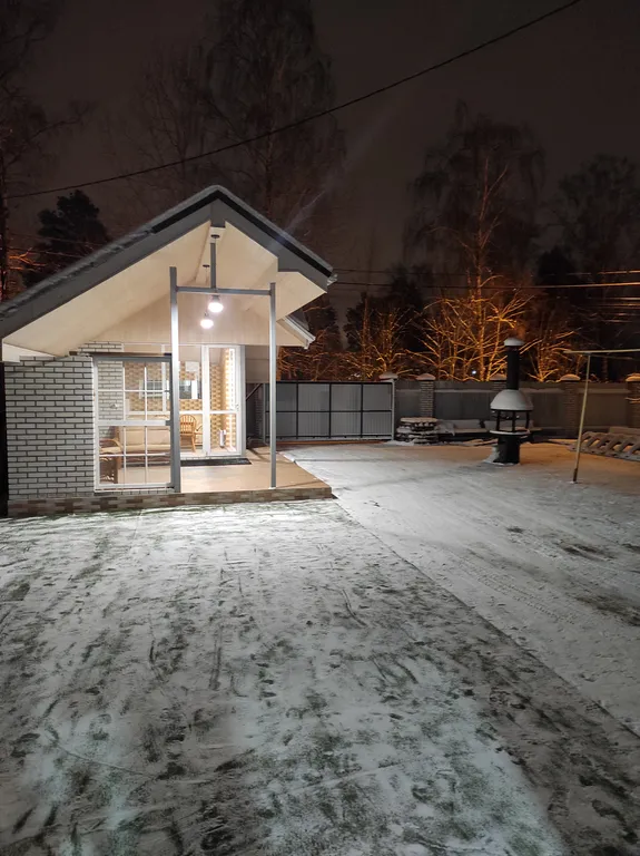 Коттедж с баней и бассейном на участке 6 соток