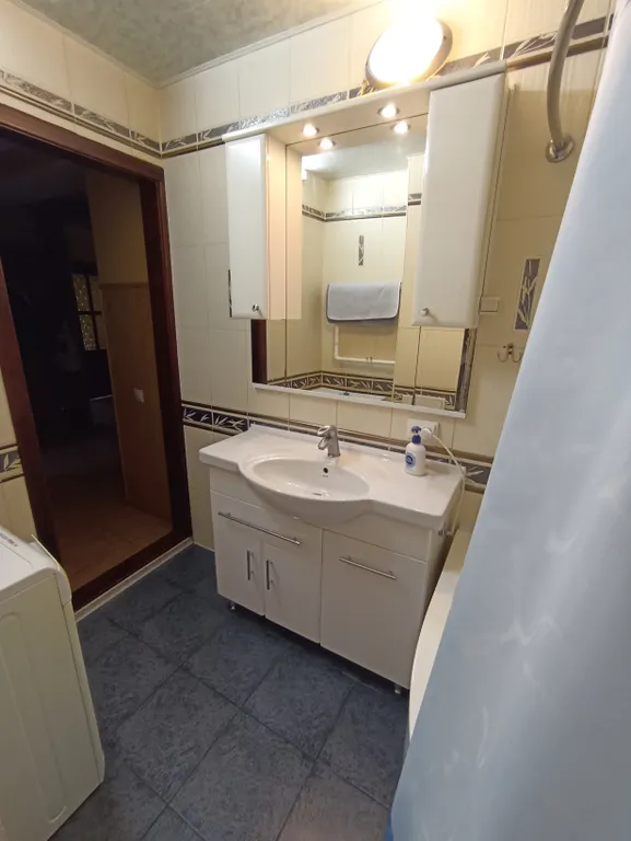 2-комнaтная квaртира в центpе Cимферополя (пaрк Tренeвa)