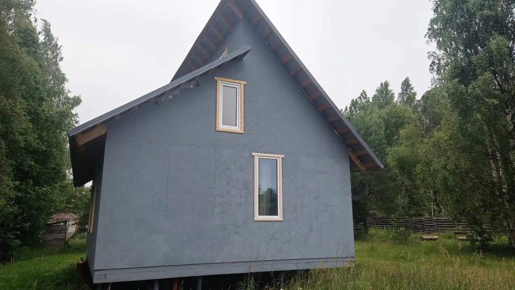 Дом на берегу протоки, ведущей в Вышневолоцкое водохранилище