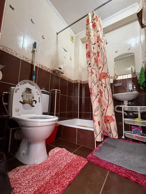 Уютная комната в частном доме  со своим двором.