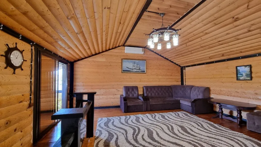 Уютный деревянный коттедж у моря