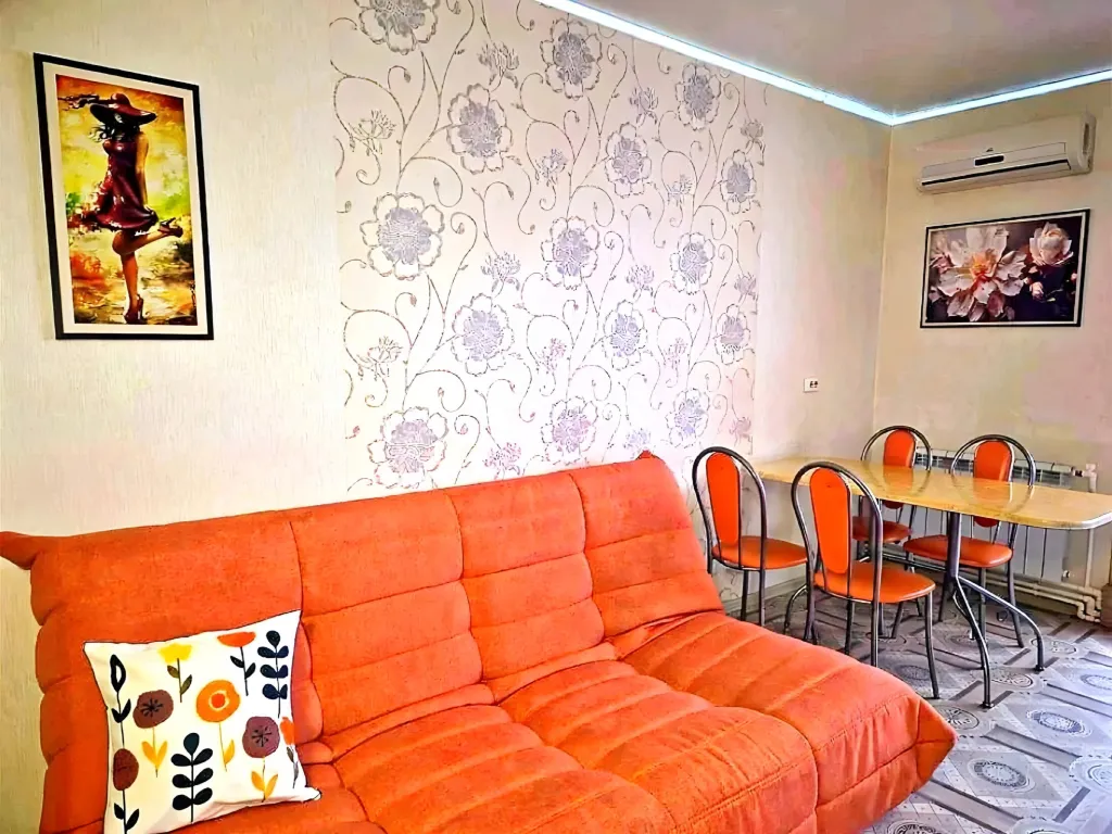 Яркая квартирка