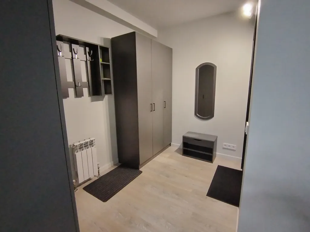 Квартира-студия с видом на город среди гор