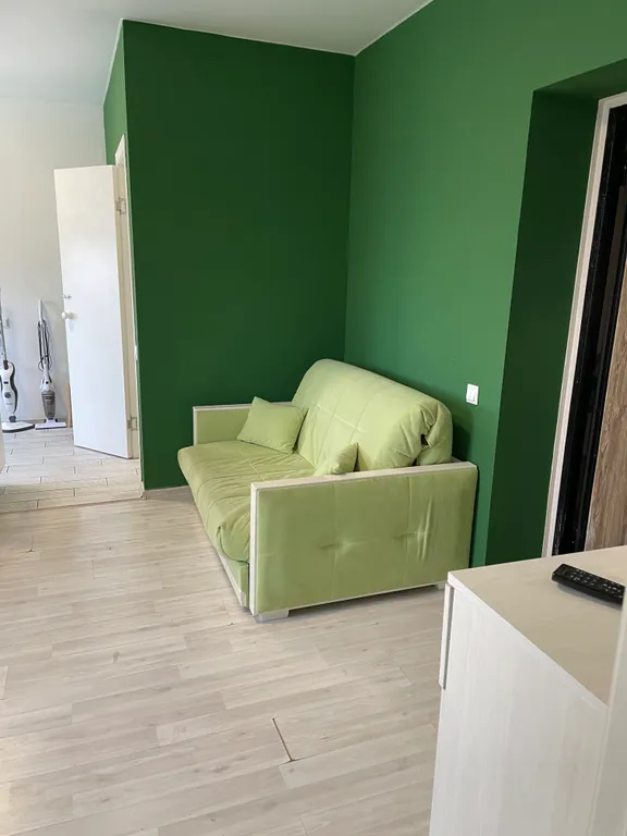 Шикарная студия с выходом на собственную крышу с садовой мебелью