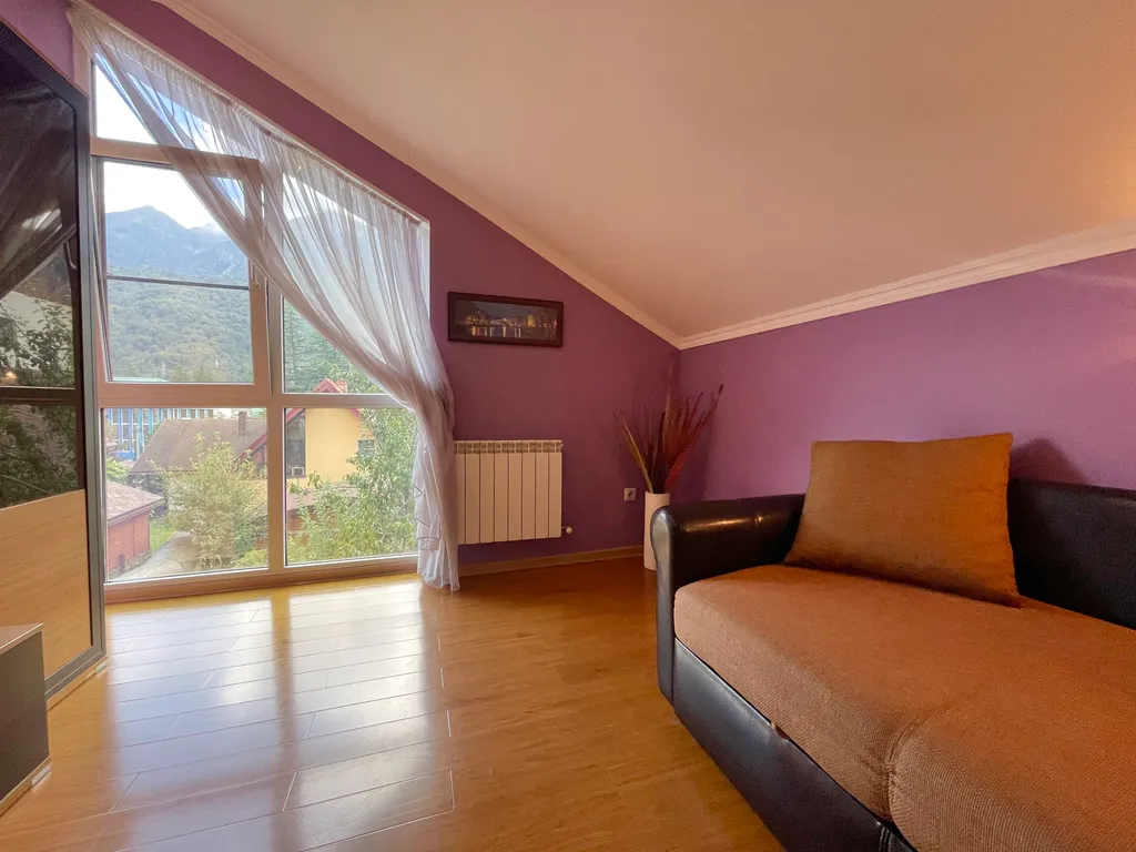 Коттедж в центре Красной Поляны с видом на горы