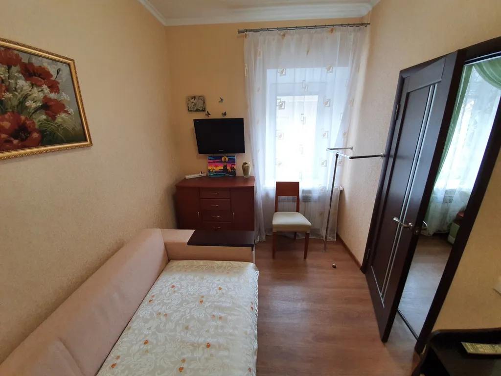 Двухкомнатный дом рядом с театральной площадью в евпатории