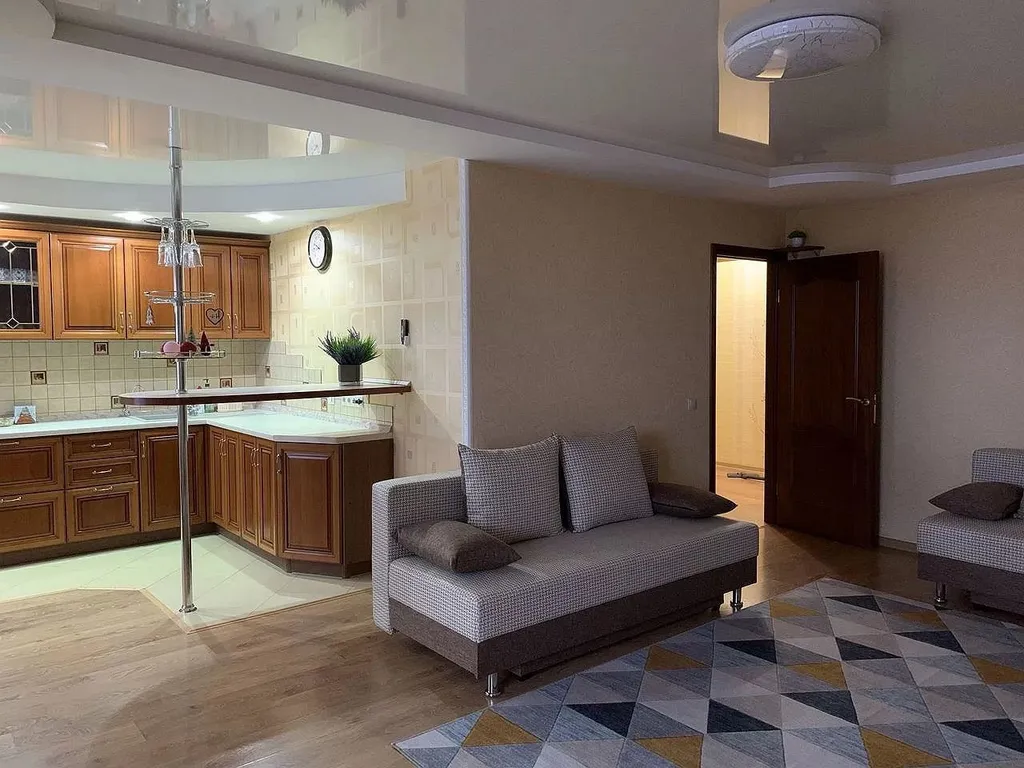 Просторная (98 м) 3-х комнатная квартира с видом на Успенский собор!