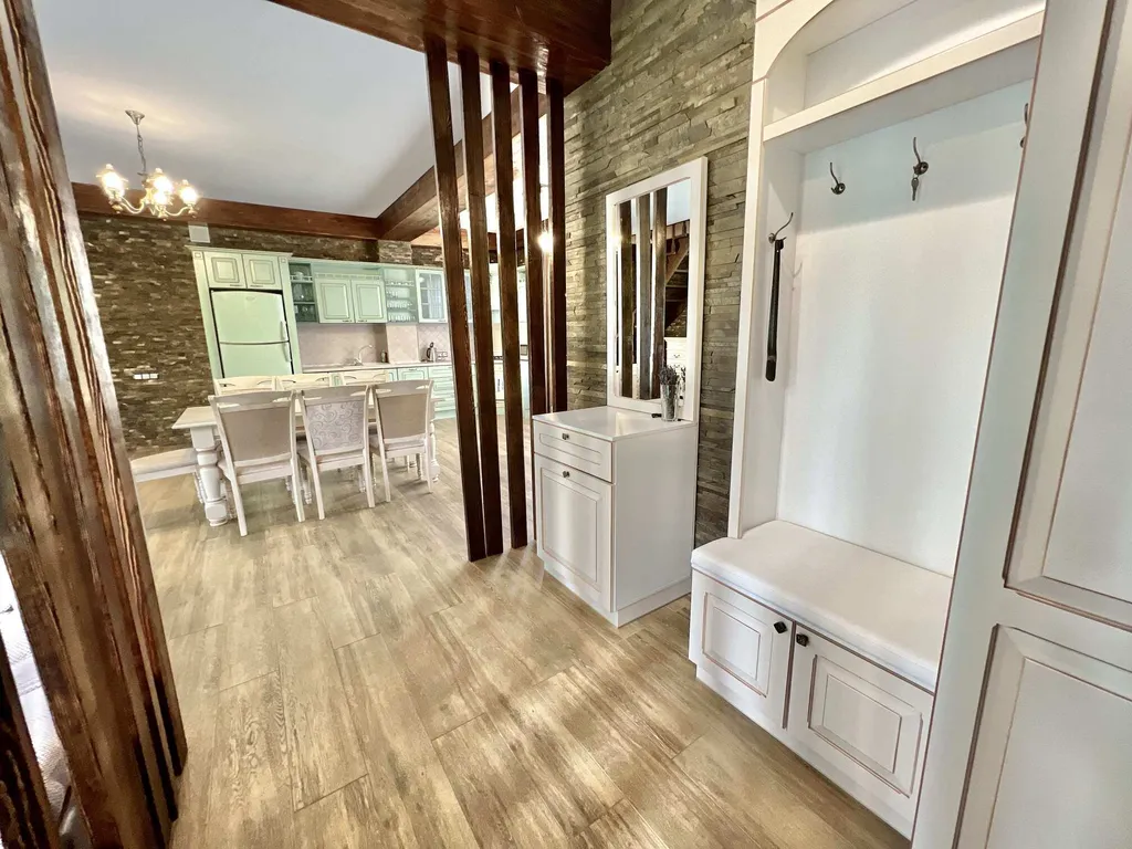 Дом в Гаспре с бассейном и беседкой