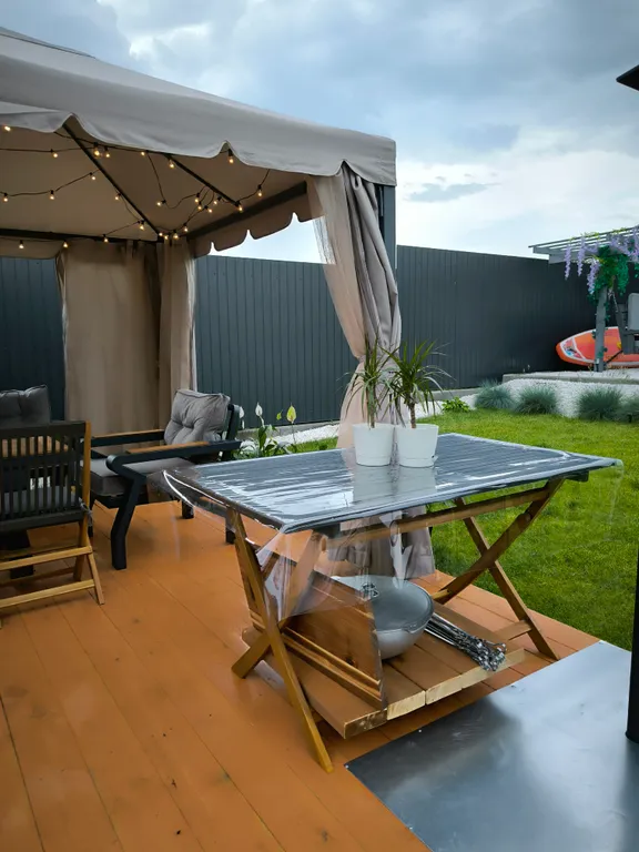 Дом на берегу реки