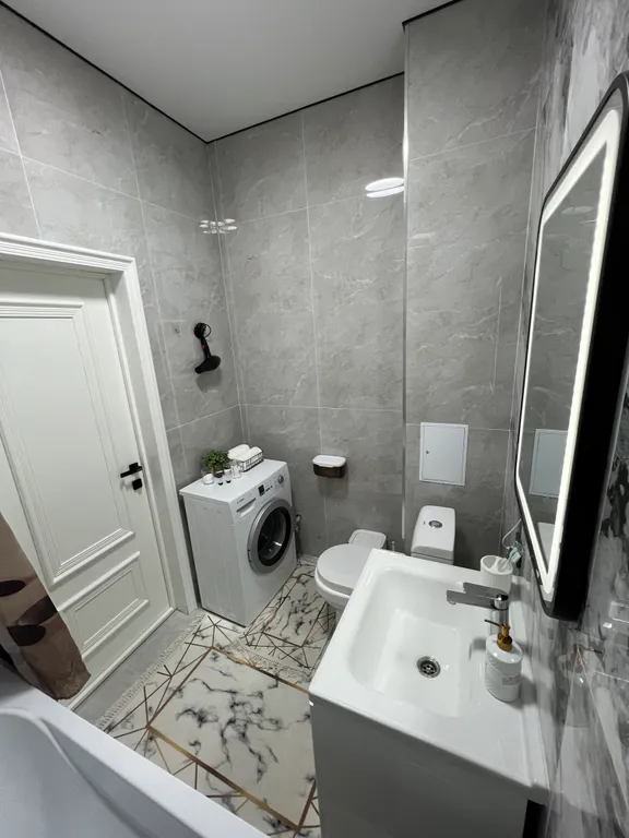 В центре, левый берег, рядом возле Хан Шатыр, кардиология, ННЦМД