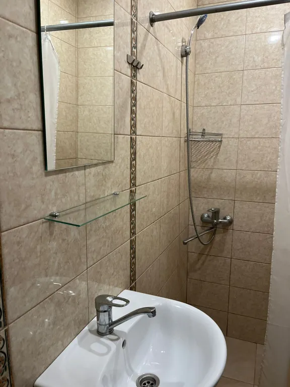 Студия с видом на лес и море