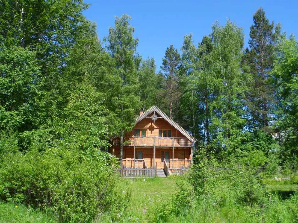 Уютный дом с камином на байкале