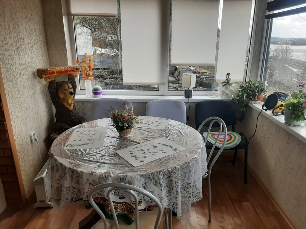 Деревенский дом у озера