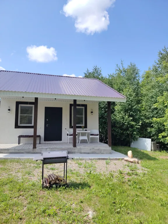 Уютный домик около озера