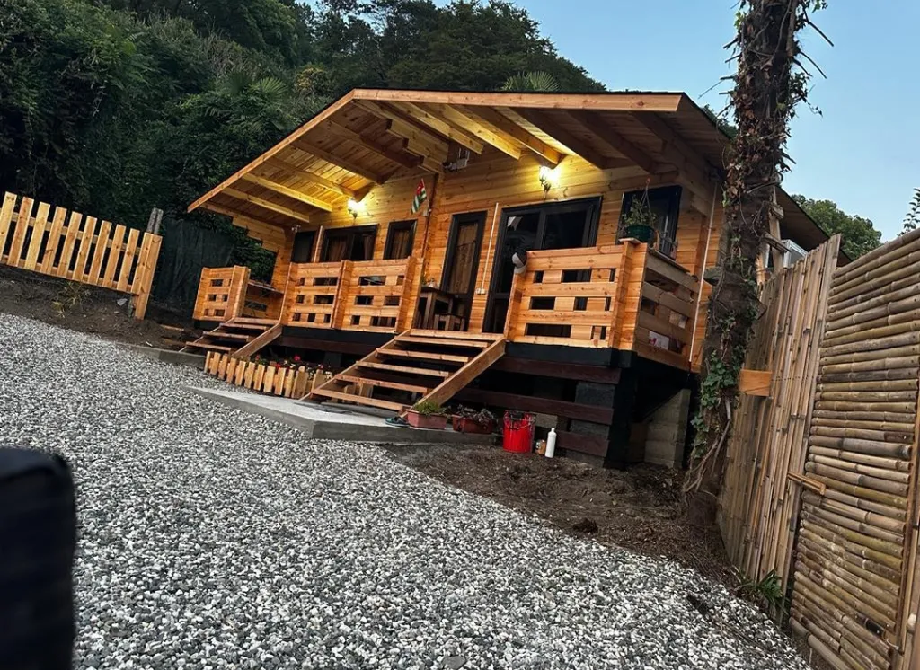 Коттедж Отдых в Абхазии, домик у моря — Сухум