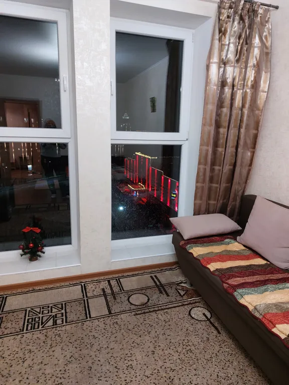 Уютная квартира с панорамными окнами в пол и красивым видом на парк