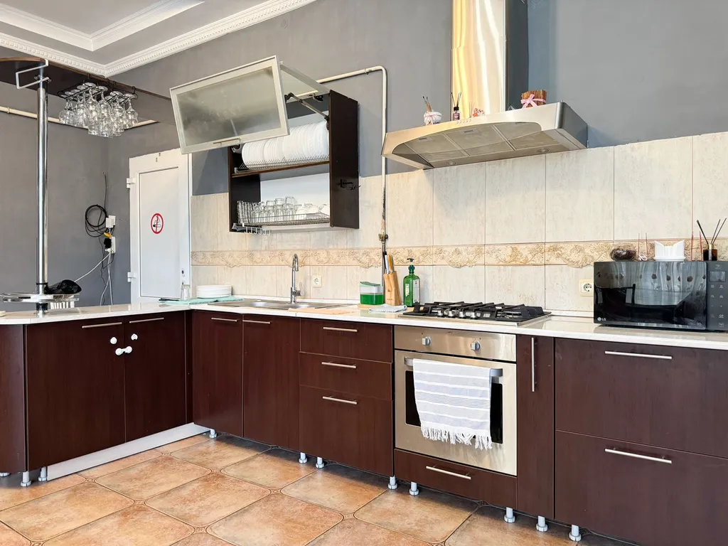 Дом с бассейном у парка Галицкого