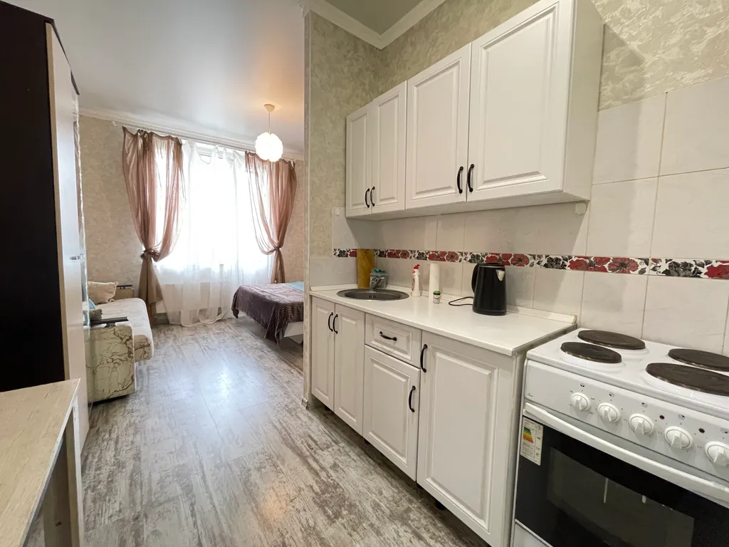 Квартира с ремонтом, кровать + диван