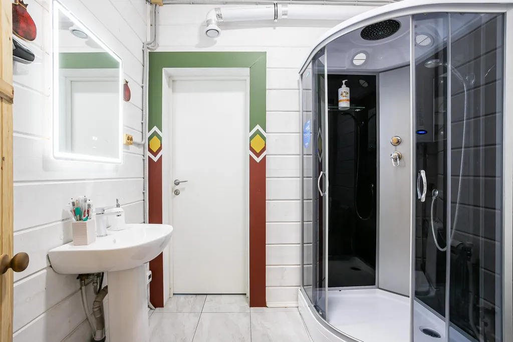 Коттедж Дом Ереван с балконом и открытой верандой в Кикино на Веле — Кикино