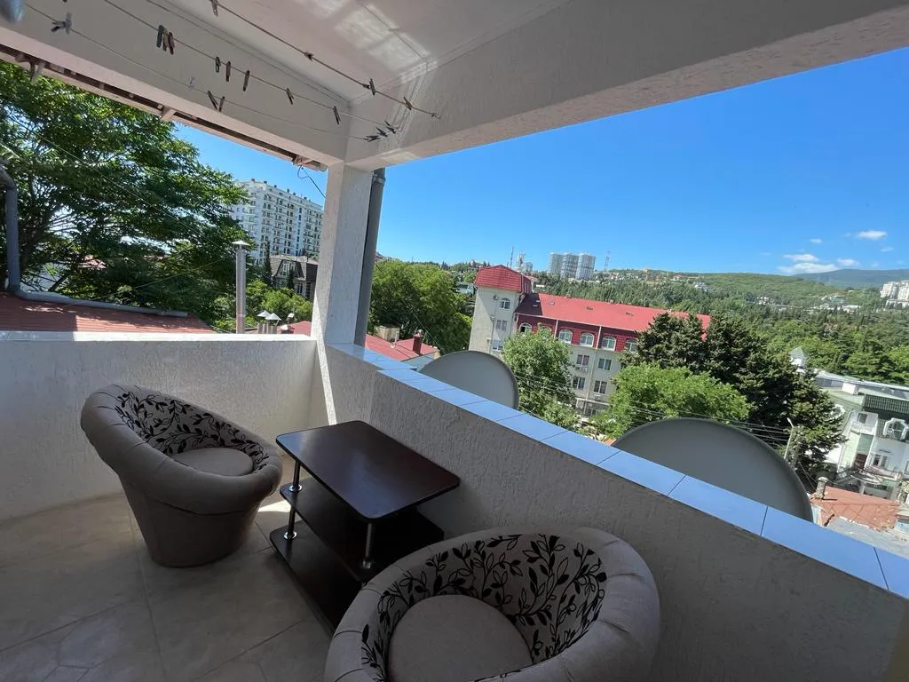 Коттедж в районе центральной набережной — аренда посуточно в Алушта