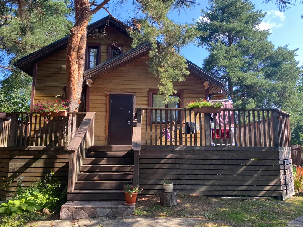 Домик в живописном месте на берегу Ладожского озера