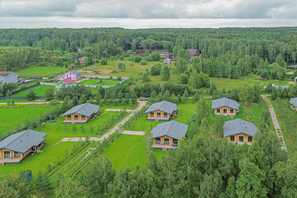 Дом на берегу большого озера