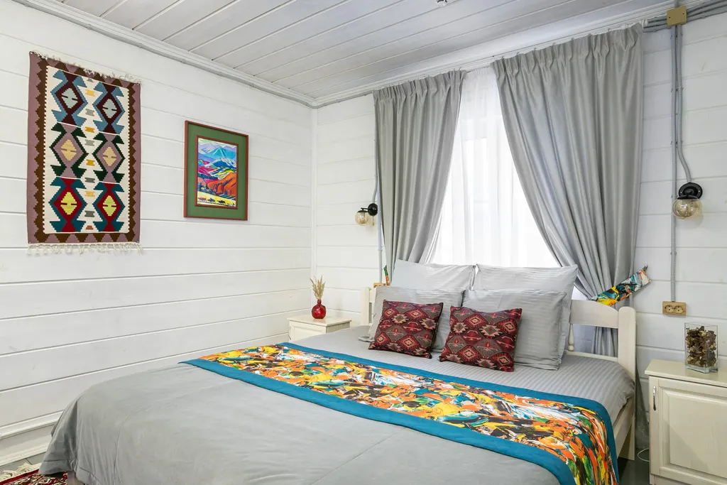 Коттедж Дом Ереван с балконом и открытой верандой в Кикино на Веле — Кикино