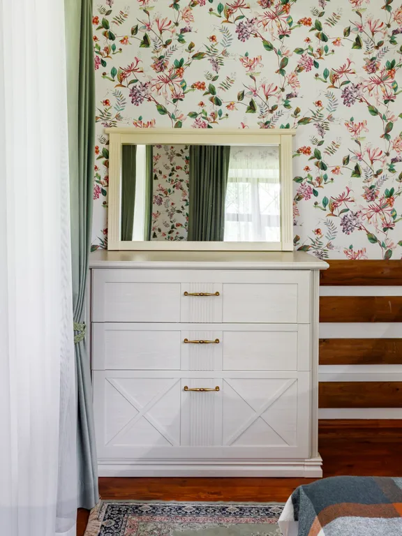 Уединённый дом на берегу живописной заводи