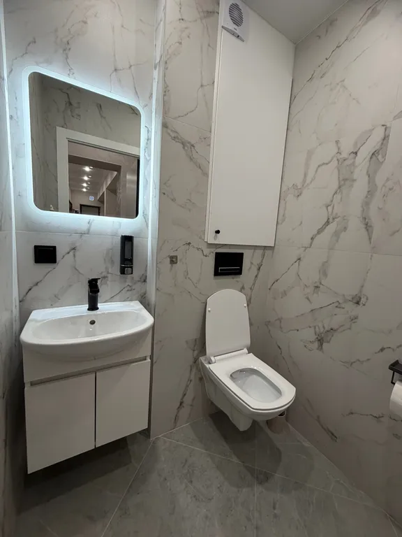 Светлая и чистая квартира с современным ремонтом.