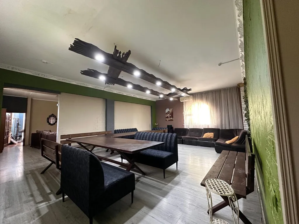 Большой дом с баней, бассейном, мангалом и парковкой