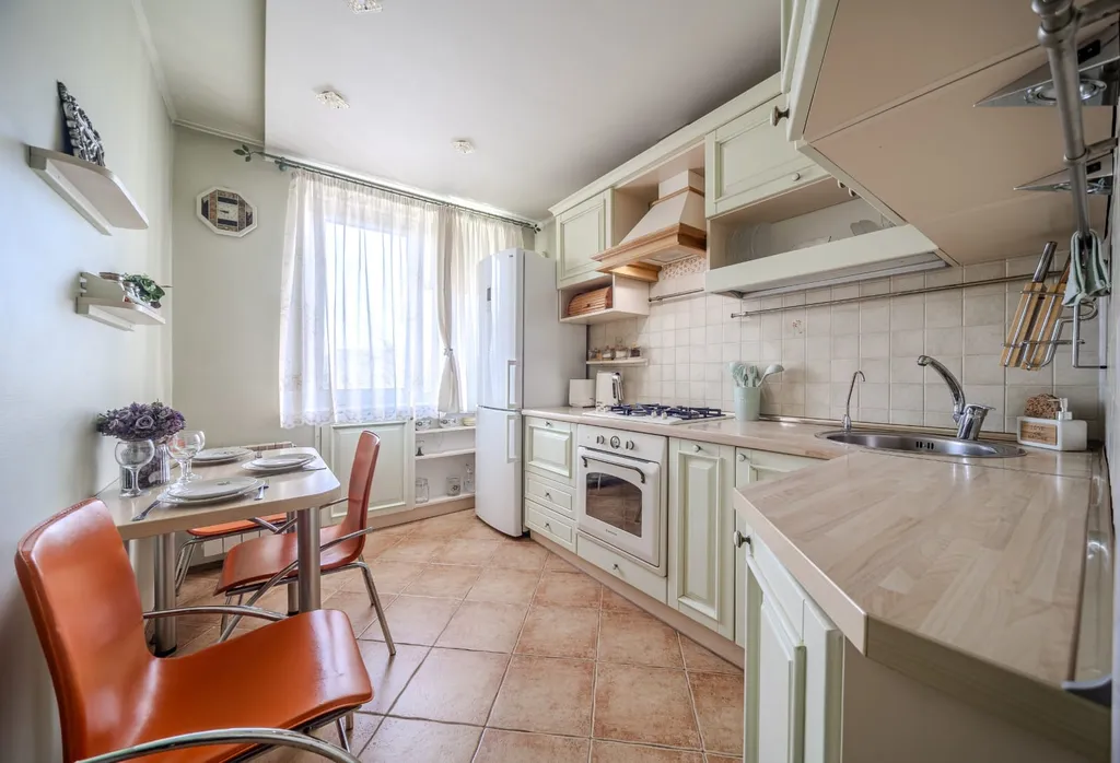 Уютная квартира в тихом центре с видом на посольство Ватикана