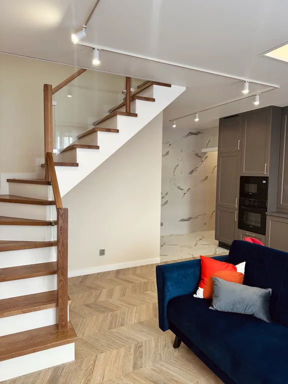 Дизайнерский апартамент в 2-уровнях в 5 минутах от моря